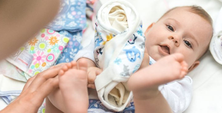 Cara Mengganti Popok Bayi yang Baik dan Benar