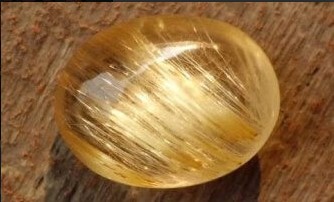 Batu Jarum Emas Yang Penuh Manfaat Yang Menusuk